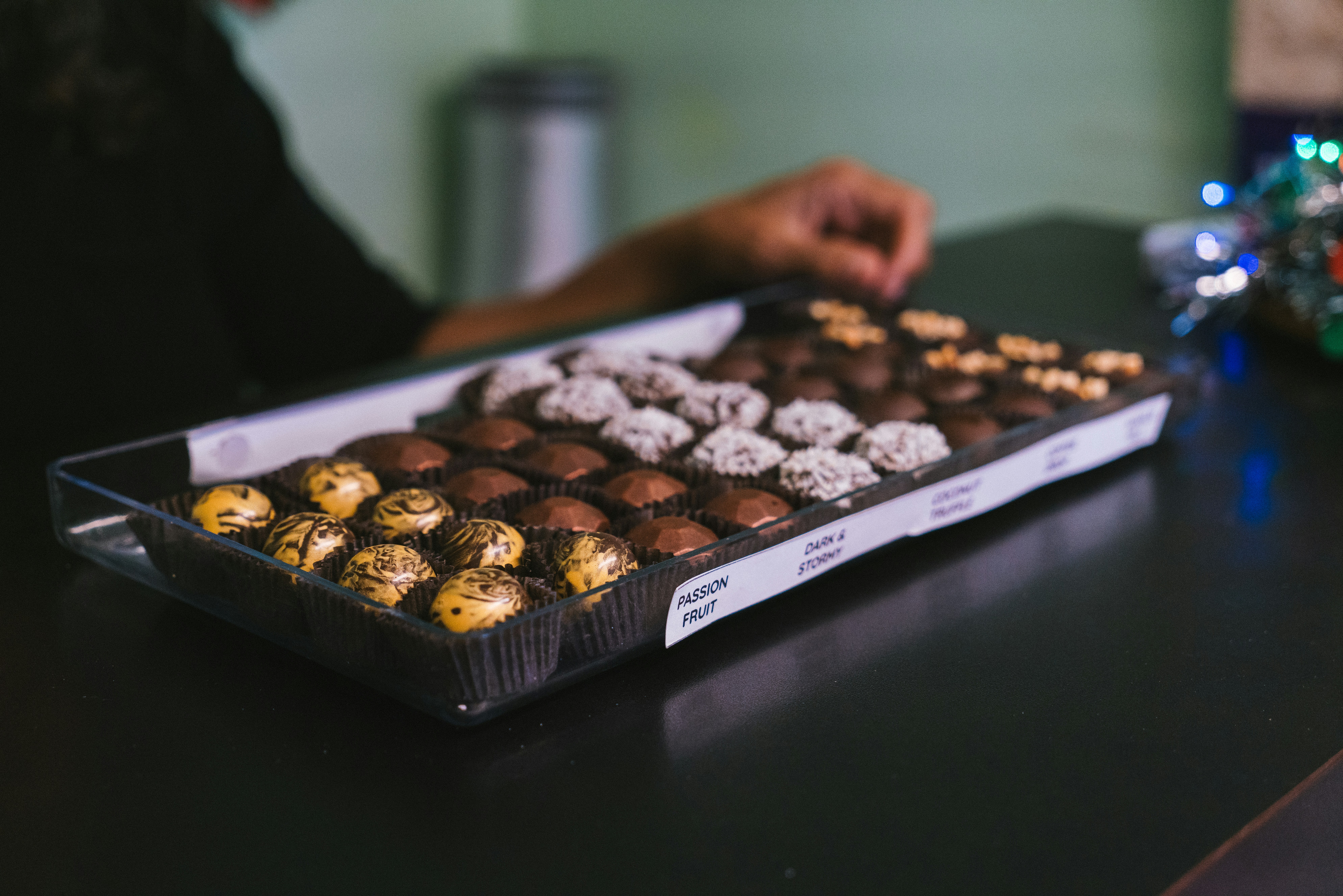 Une boîte de chocolats dans un magasin